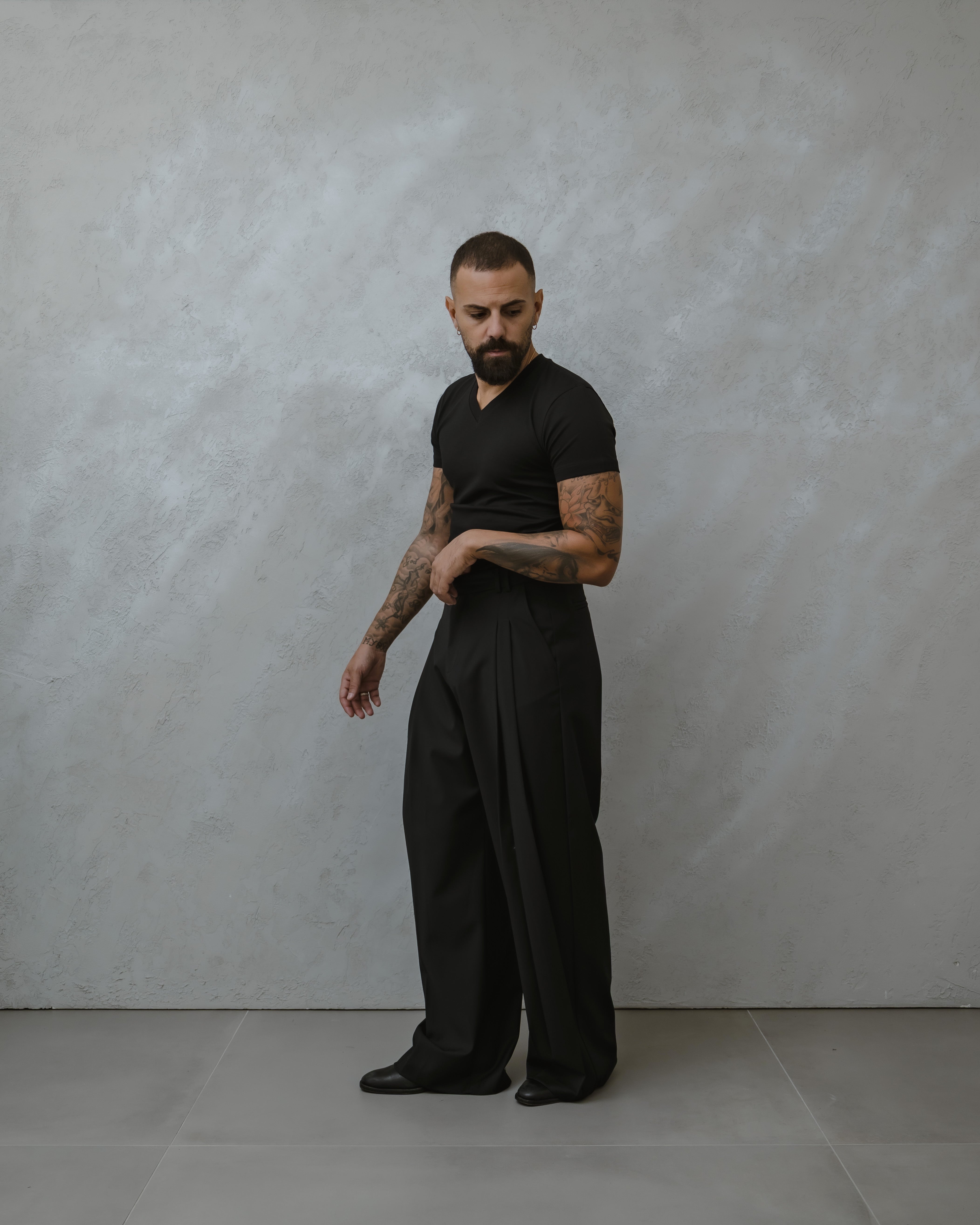 T-SHIRT SCOLLO "V"-MA1011 NERO