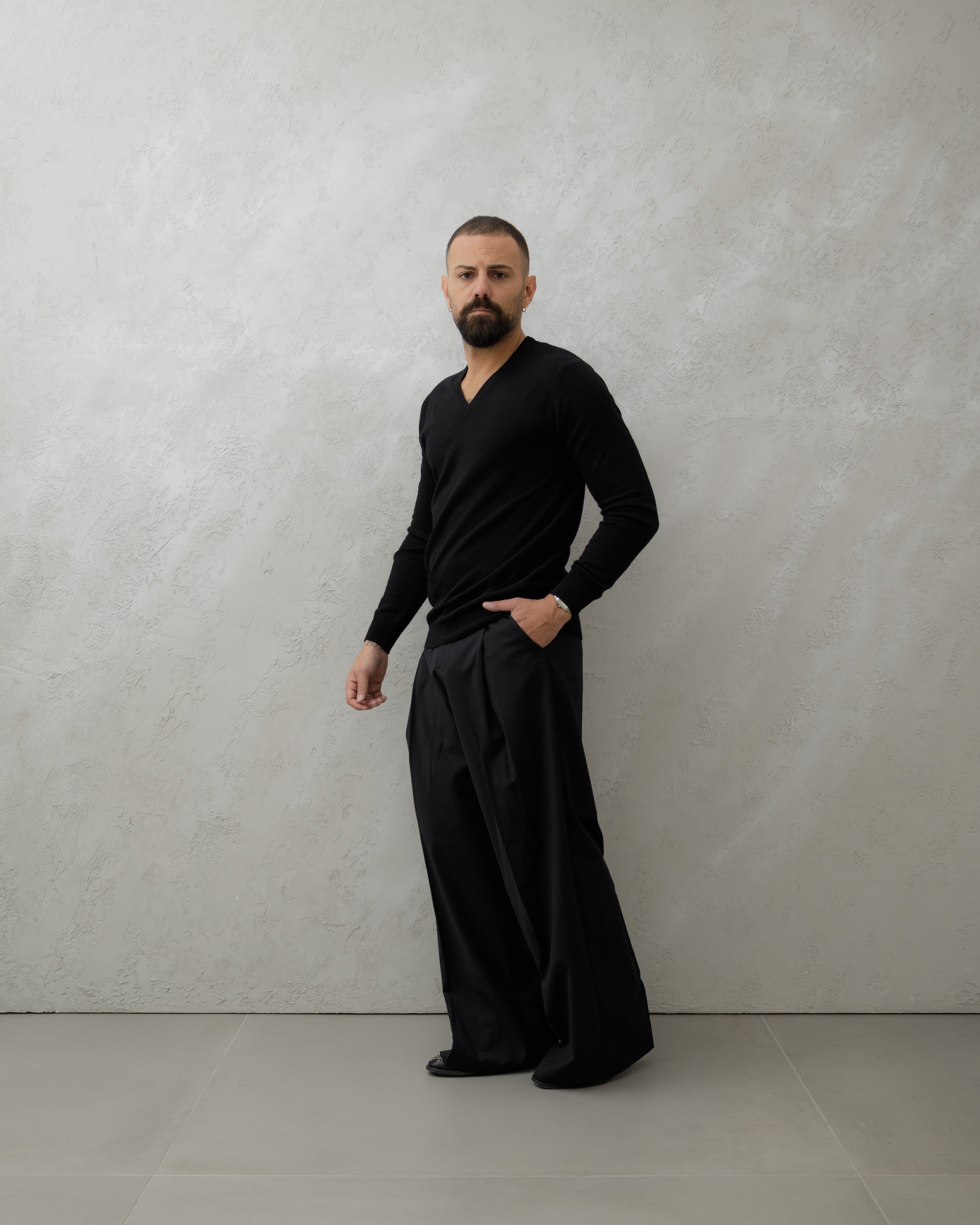 MAGLIA IN LANA SCOLLO V - MA7066 NERO