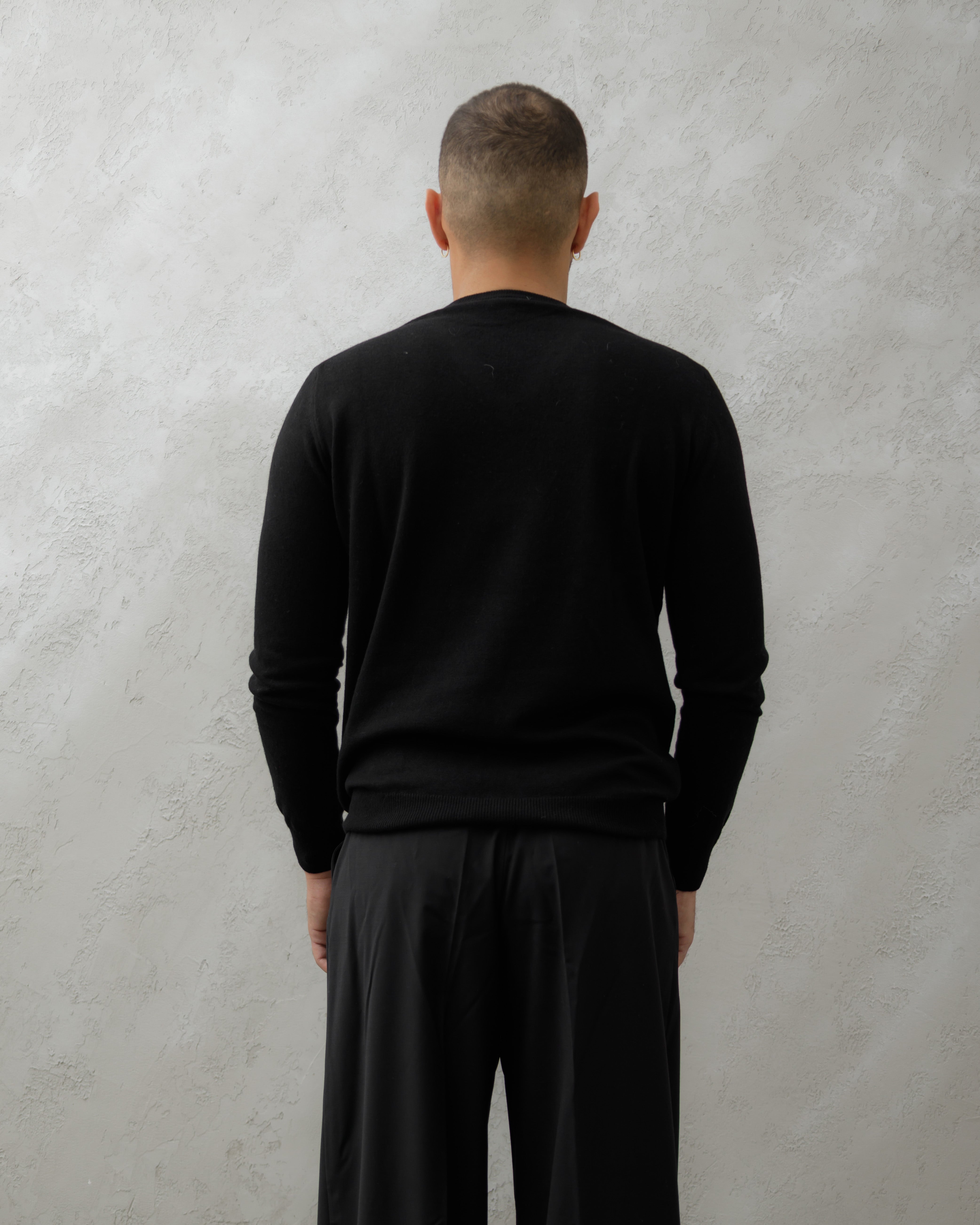 MAGLIA IN LANA SCOLLO V - MA7066 NERO