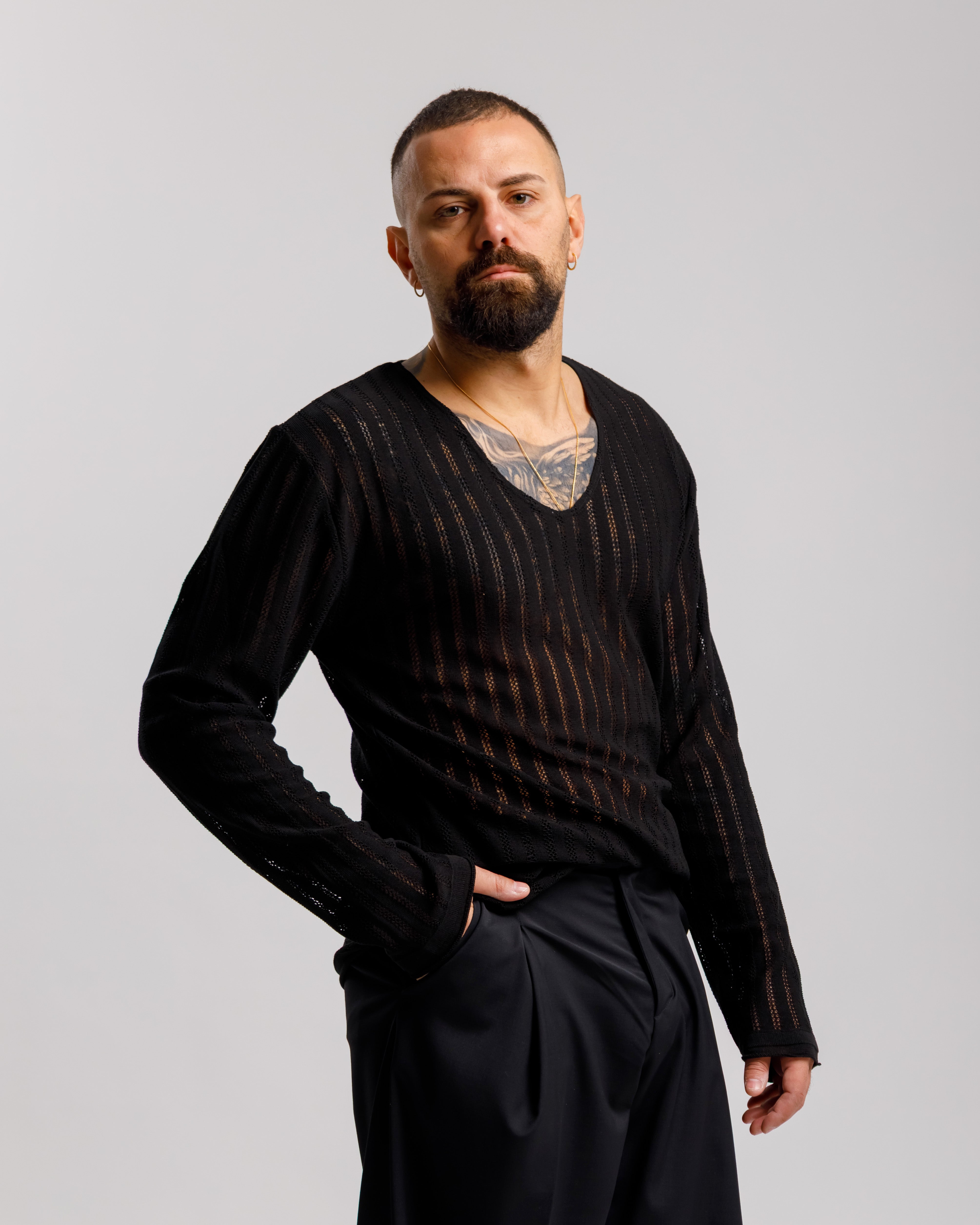 Maglia Scollo a V traforata - MASS607 NERA