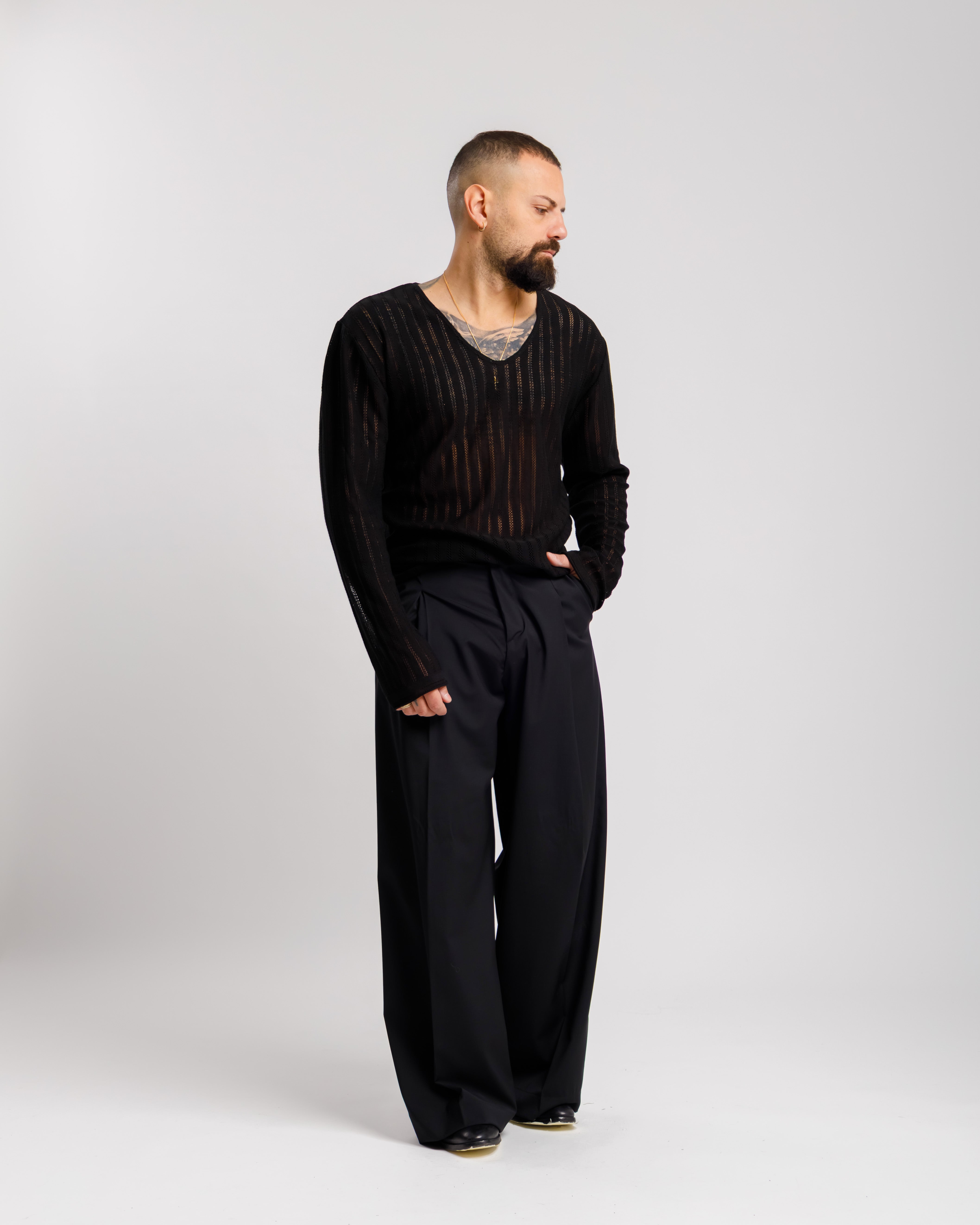 Maglia Scollo a V traforata - MASS607 NERA