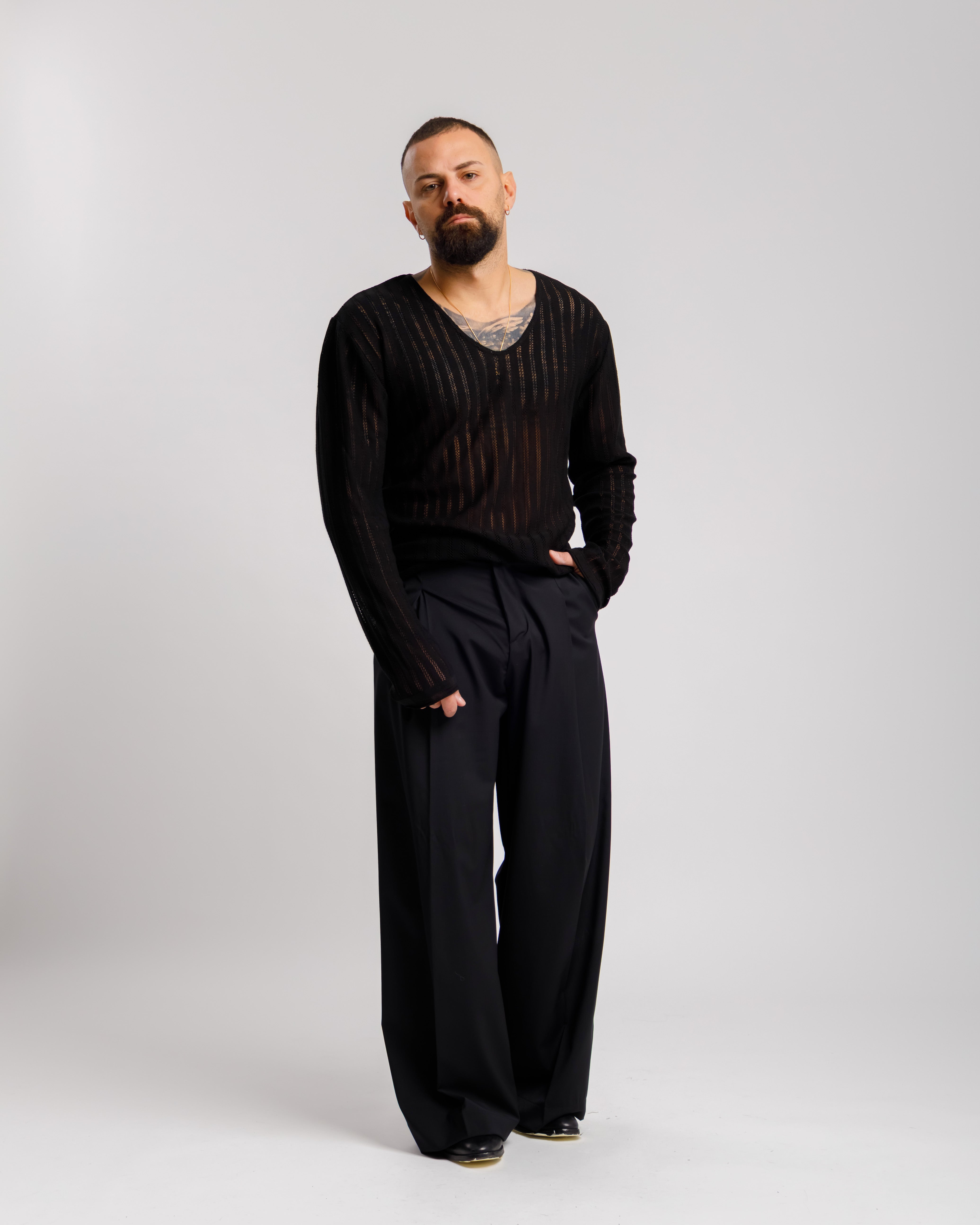 Maglia Scollo a V traforata - MASS607 NERA