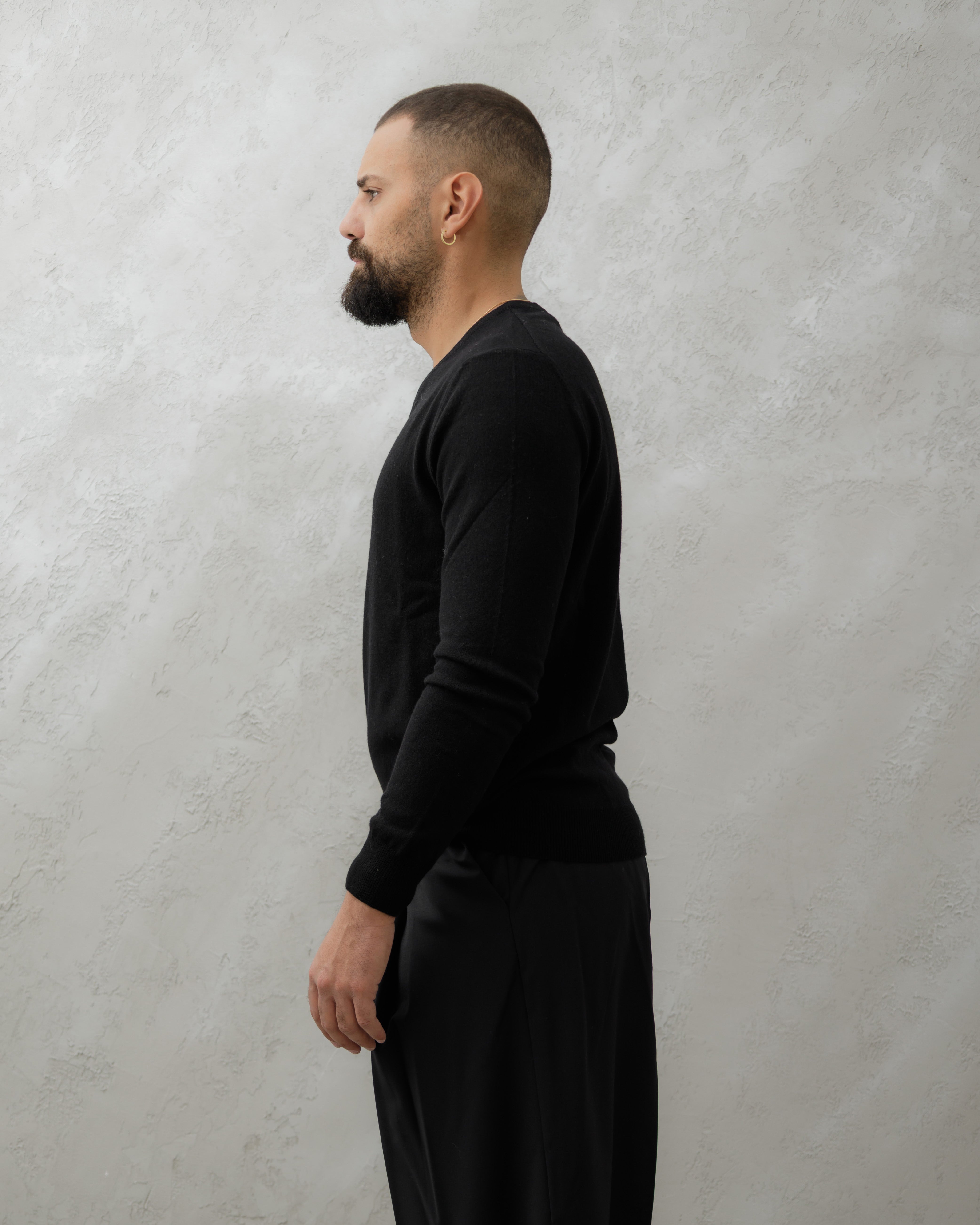 MAGLIA IN LANA SCOLLO V - MA7066 NERO