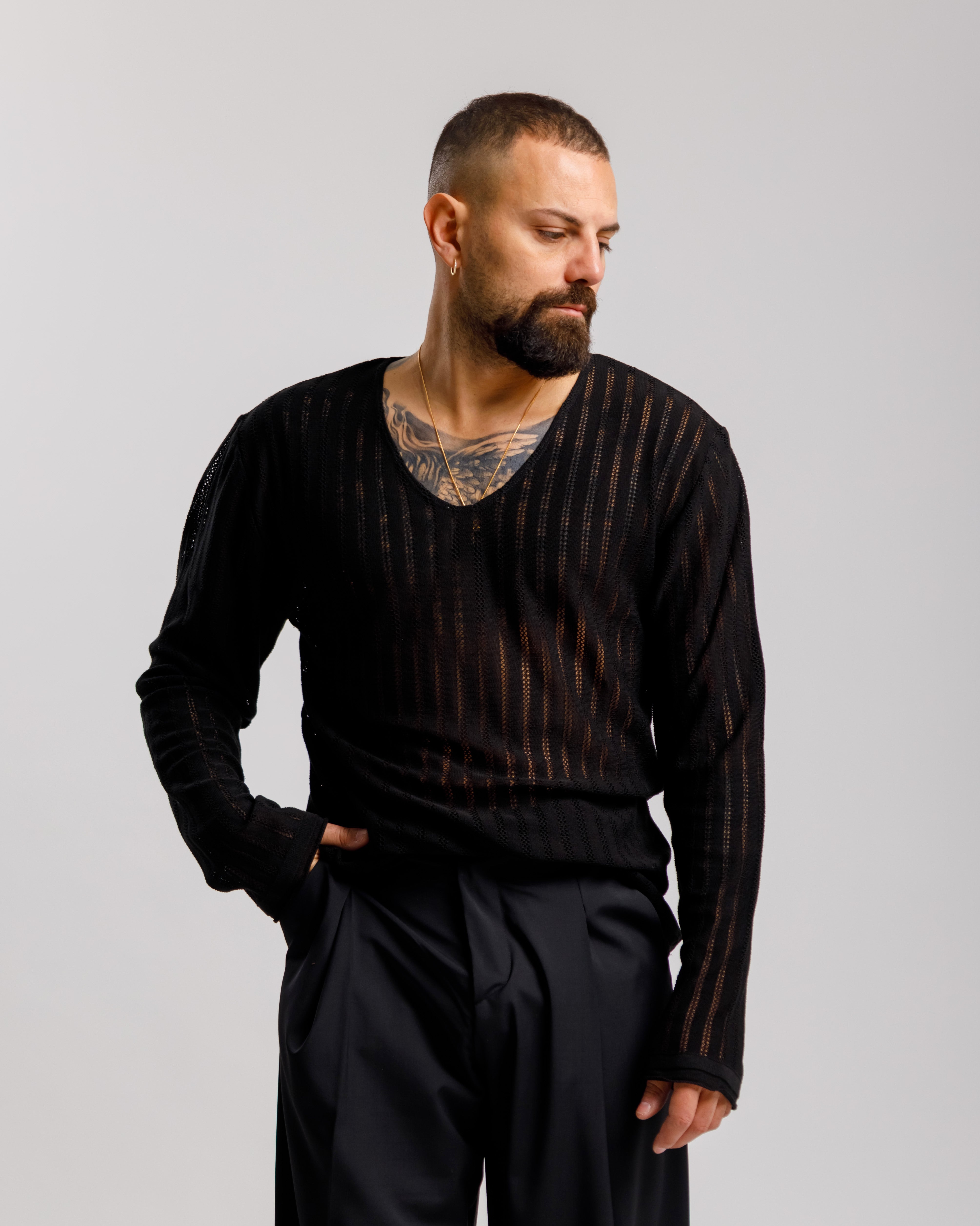 Maglia Scollo a V traforata - MASS607 NERA