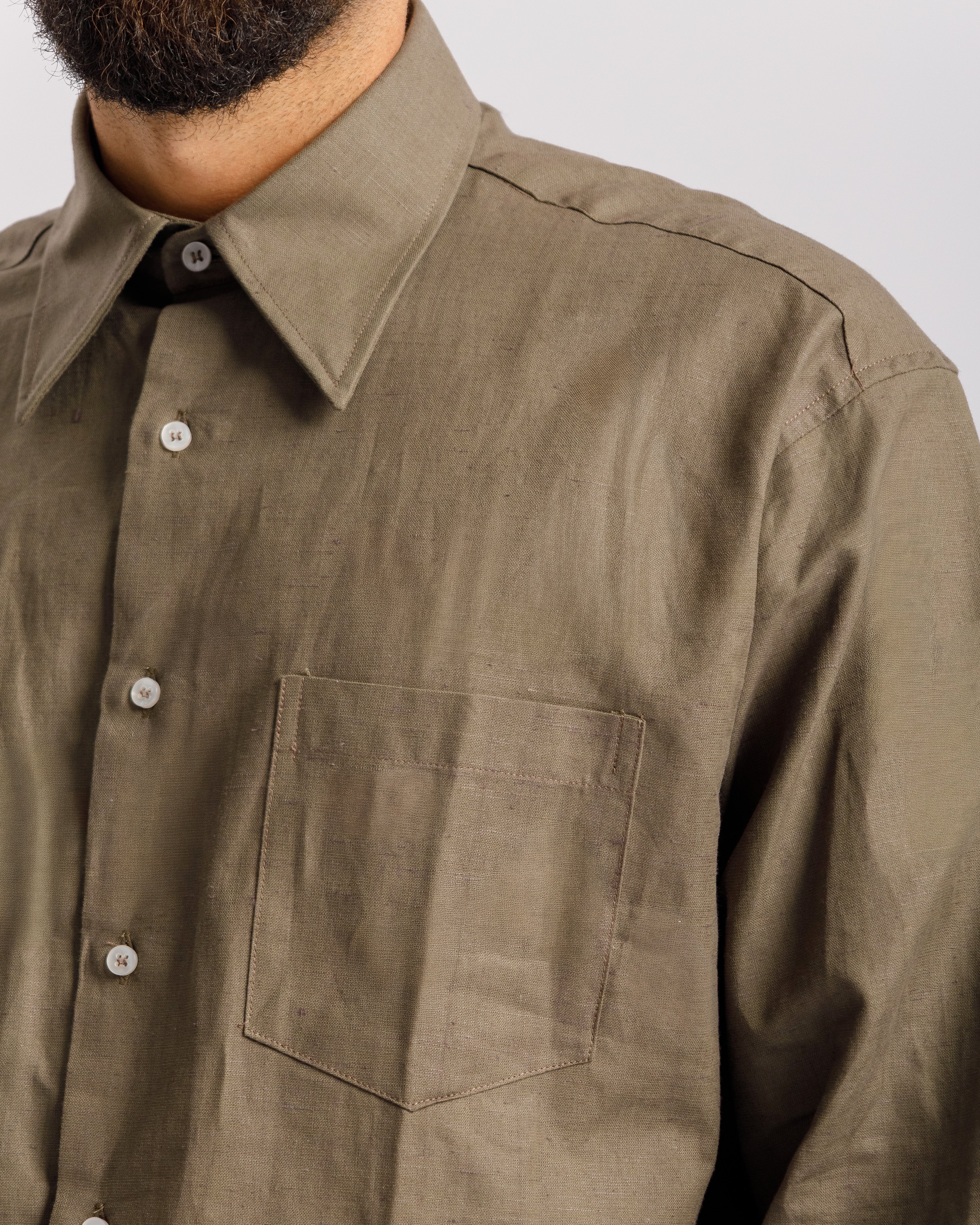Camicia in lino collo Italiano  - verde militare